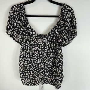 H & M Black And White Floral Smocked Crop Top Size Large